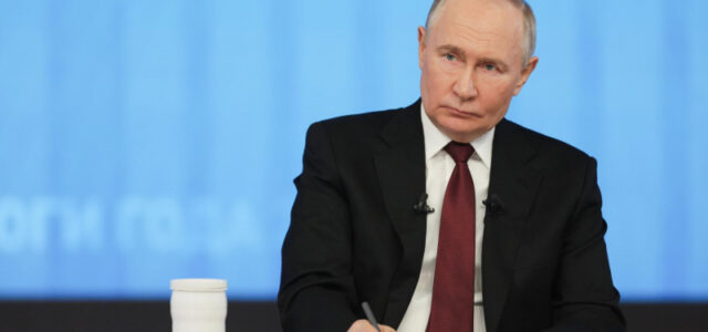 Путин поручил уточнить программы поддержки бизнеса в Арктической зоне