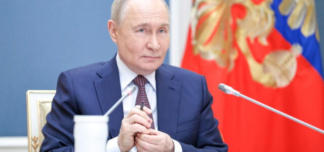 Путин призвал власти и бизнес прислушиваться к людям