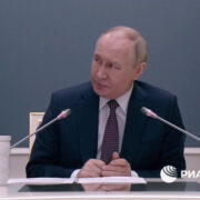 Путин вспомнил пословицу, говоря о странах, мешающих России в ущерб себе