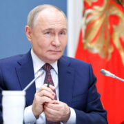 Разговор Трампа и Путина понизил вероятность новых санкций, пишут СМИ