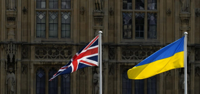 Reform UK запретит флаги Украины на зданиях советов, подконтрольных партии