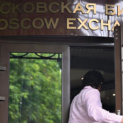 Российский рынок акций упал на 0,62 процента за основную сессию