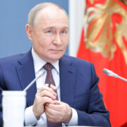 Рост экономики обеспечивает не только ВПК, заявил Путин
