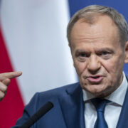 Туск заявил, что готов закрыть границу с Германией