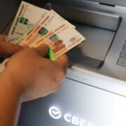 В России вступил в силу лимит на переводы без открытия счета