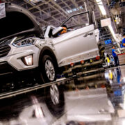 Алиханов протестировал новую модель автомобиля Sollers