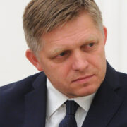 Фицо выступил против полного запрета поставок энергоресурсов из России в ЕС