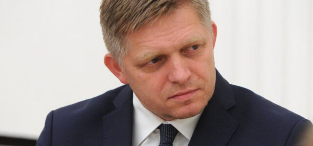 Фицо выступил против полного запрета поставок энергоресурсов из России в ЕС