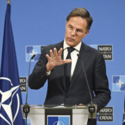 Генсек НАТО заявил, что не называл Трампа «папочкой»