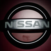 Nissan может сократить свою долю в Renault