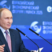 Путин пошутил, что кража резервов России пойдет на пользу мировой экономике