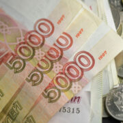 Россия впервые стала оплачивать рублями более половины импорта из Азии