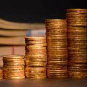Россиянам рассказали, что делать с рублем во втором полугодии