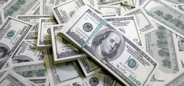 Румынские пограничники задержали украинскую пару с 1,4 миллиона долларов