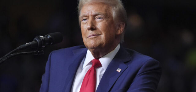 Трамп рассказал о работе над эвакуацией американцев c Ближнего Востока