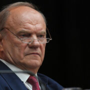 Трампа не стоит номинировать на Нобелевскую премию мира, заявил Зюганов