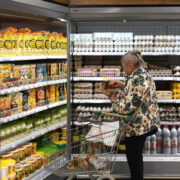 В России разрабатывают автоштраф для продавцов просроченной продукции