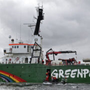 Власти Франции отказались пустить в Ниццу корабль Greenpeace