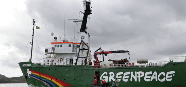 Власти Франции отказались пустить в Ниццу корабль Greenpeace