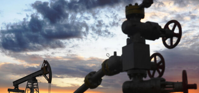 Цена нефти Brent поднялась выше 72 долларов впервые с 23 июня