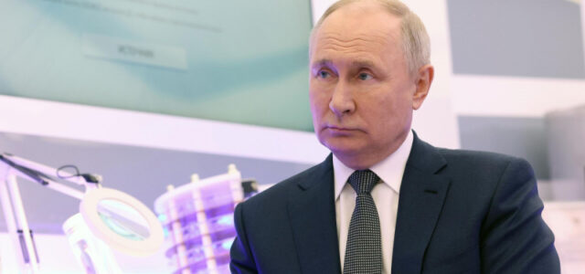 Для развития автопрома никого не нужно «тащить за уши», заявил Путин