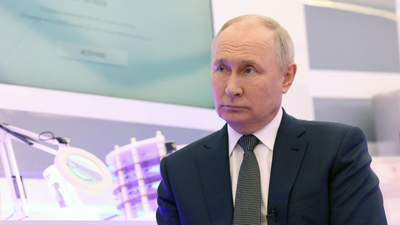 Для развития автопрома никого не нужно "тащить за уши", заявил Путин