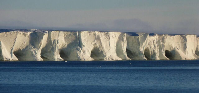 Глава ААНИИ призвал не ждать апокалипсиса от таяния крупнейшего айсберга