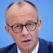 Мерц набросился на фон дер Ляйен из-за Украины