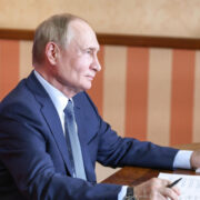 Путин назвал воссоздание автопрома признаком жизнеспособности экономики