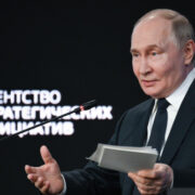 Путин пообещал передать Трампу привет от участников форума АСИ