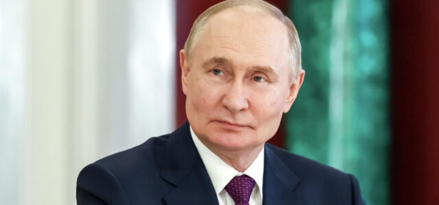 Путин поручил принять меры по поддержке обрабатывающей промышленности