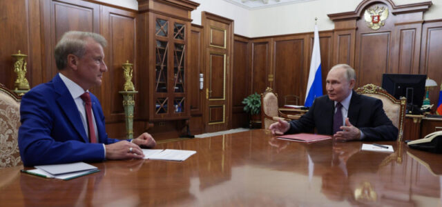 Путин примет Грефа с докладом во вторник