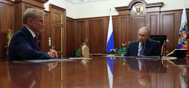 Путин: развитие Сбербанка гарантирует надежность банковской системы