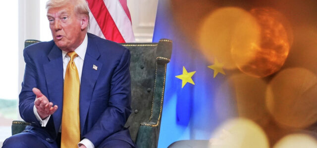 Российский рынок акций растерял часть роста после заявлений Трампа