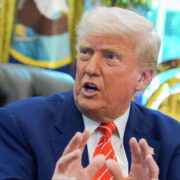 СМИ: Трамп довел США до зависимости от России