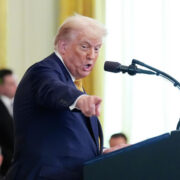 Тарифная политика Трампа затронула все страны мира, заявили в Уругвае