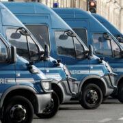 В бюро французской партии «Национальное объединение» прошли обыски