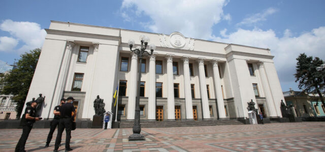 Зеленский подписал указ о санкциях против 90 компаний в России