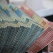 В России банки начали блокировать карты клиентов после перевода самим себе