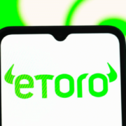 Акции торговой платформы eToro подскочили на 14% после публикации рекордной прибыли в IV квартале