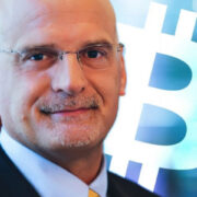 Майк Макглоун: «Биткоин может упасть до $10 000 на фоне риска рецессии в США»
