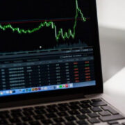 Рост рыночной капитализации USDT стал отрицательным спустя два года