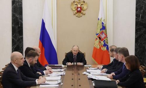 Путин на совещании по экономике: российским нефтегазовым компаниям стоит подумать над зрелым решением по доходам