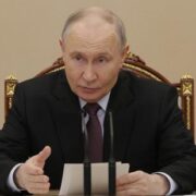 Путин: России необходимо вернуться на траекторию устойчивого роста экономики