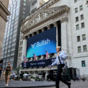 Bullish обошла Coinbase и стала третьей по объему спотовых торгов криптобиржей