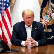 Трамп призывает принять закон Clarity Act и критикует банки
