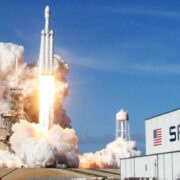 Сколько принесла $1000, вложенная в акции компании SpaceX месяц назад?
