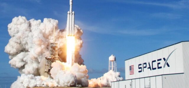 Сколько принесла $1000, вложенная в акции компании SpaceX месяц назад?