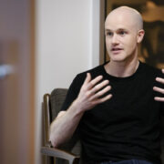 Глава Coinbase не согласен с обвинениями в провале законопроекта CLARITY