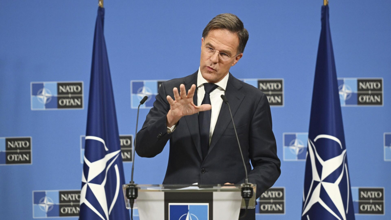 Генсек НАТО заявил, что не называл Трампа "папочкой"